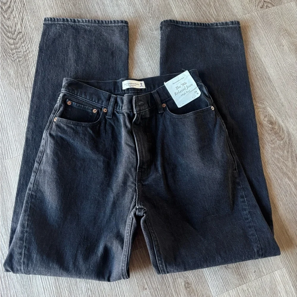 NWT Abercrombie and fitch High rise 90s relaxed jeans - Picture 5 of 8